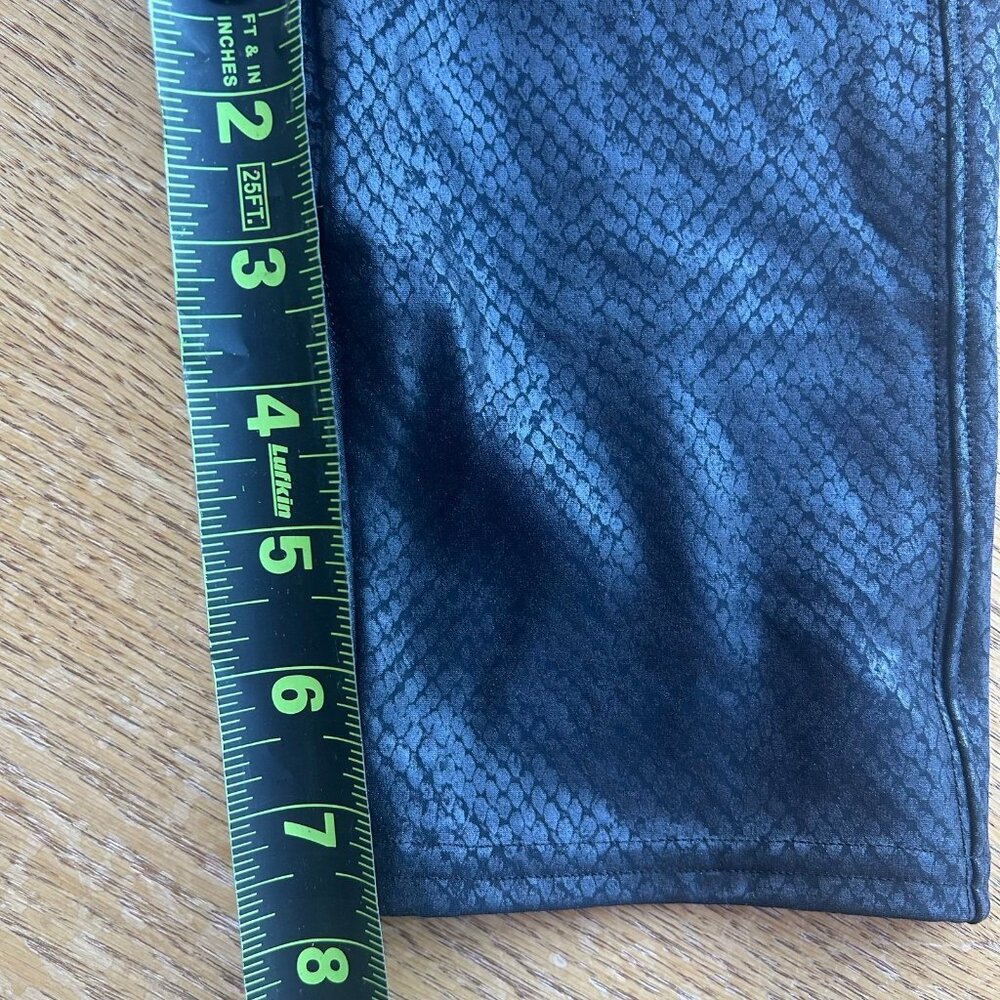 Spanx Faux Leather Snakeskin Design Biker Shorts Sz XS Athleisure Yoga Workout - Picture 8 of 8